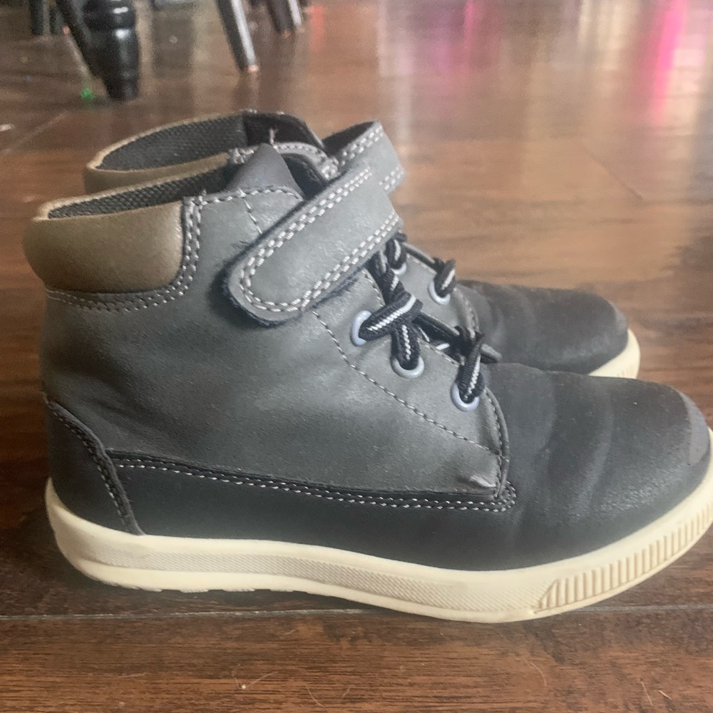 Boys size 11 Deer Stag sneaker boots